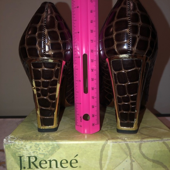 J Renee Matte Croc; nice and classy for the workplace; very comfortable - Picture 3 of 14